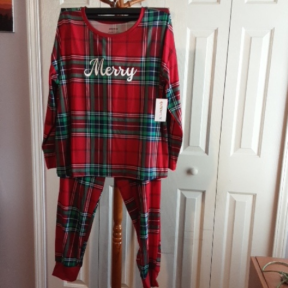 Women's Red Plaid Pajama Set Size L(12-14).
